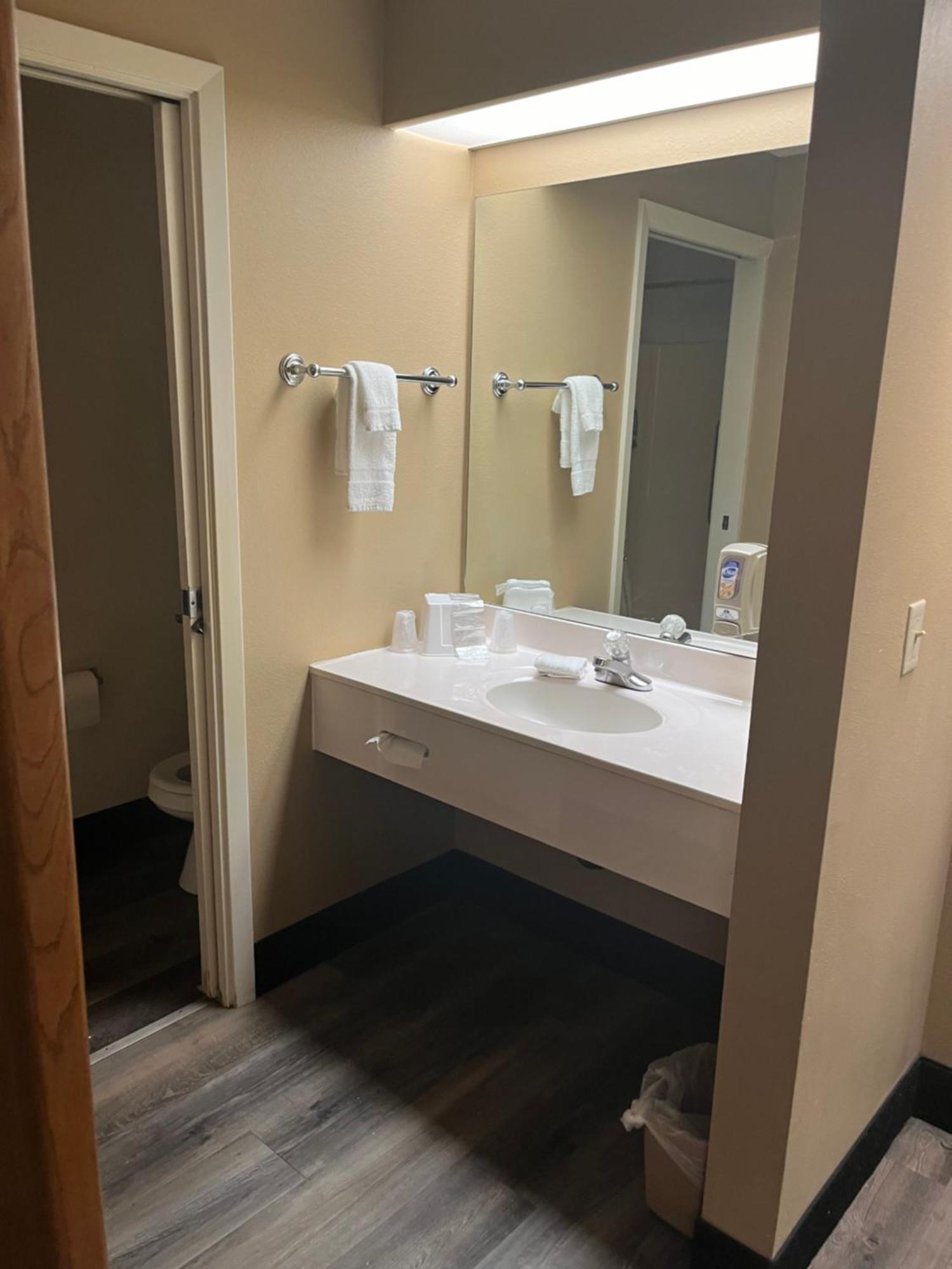 Americas Best Value Inn Kalispell Esterno foto