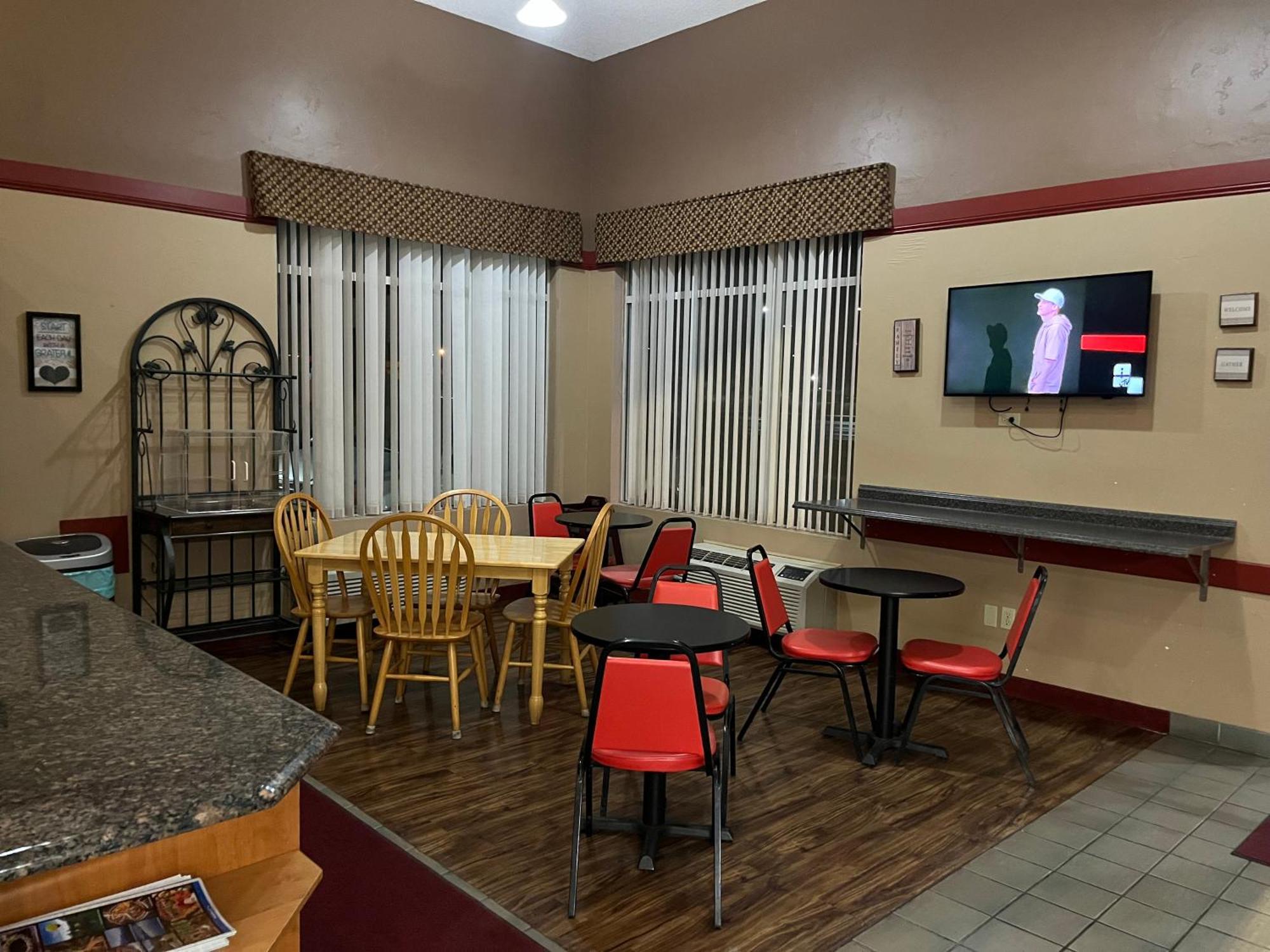 Americas Best Value Inn Kalispell Esterno foto