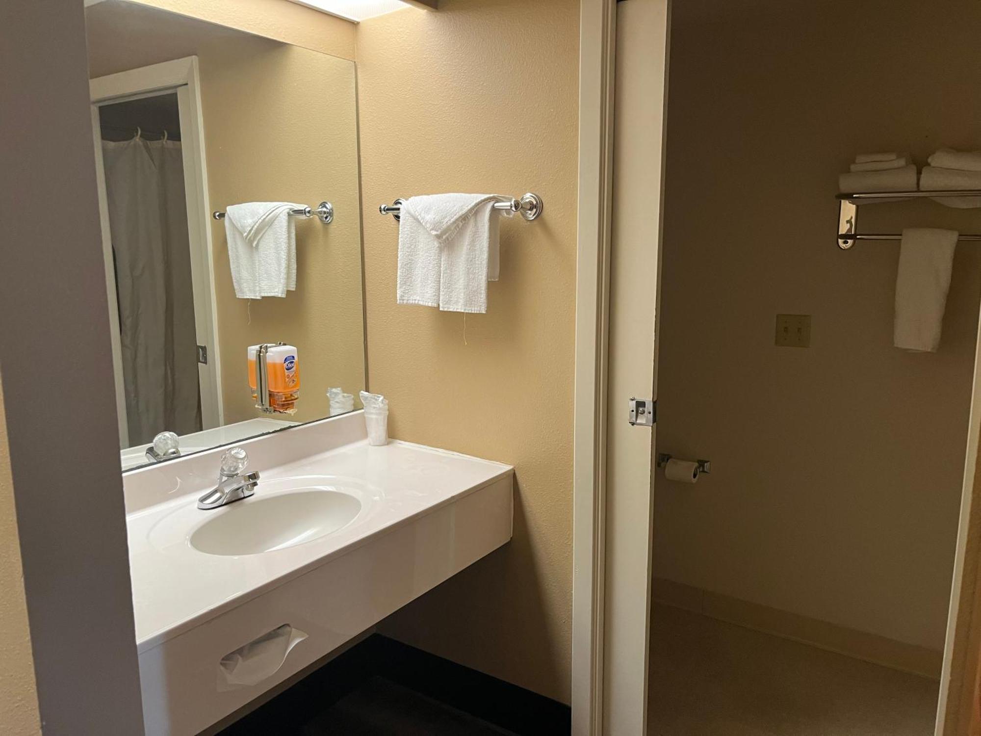 Americas Best Value Inn Kalispell Esterno foto