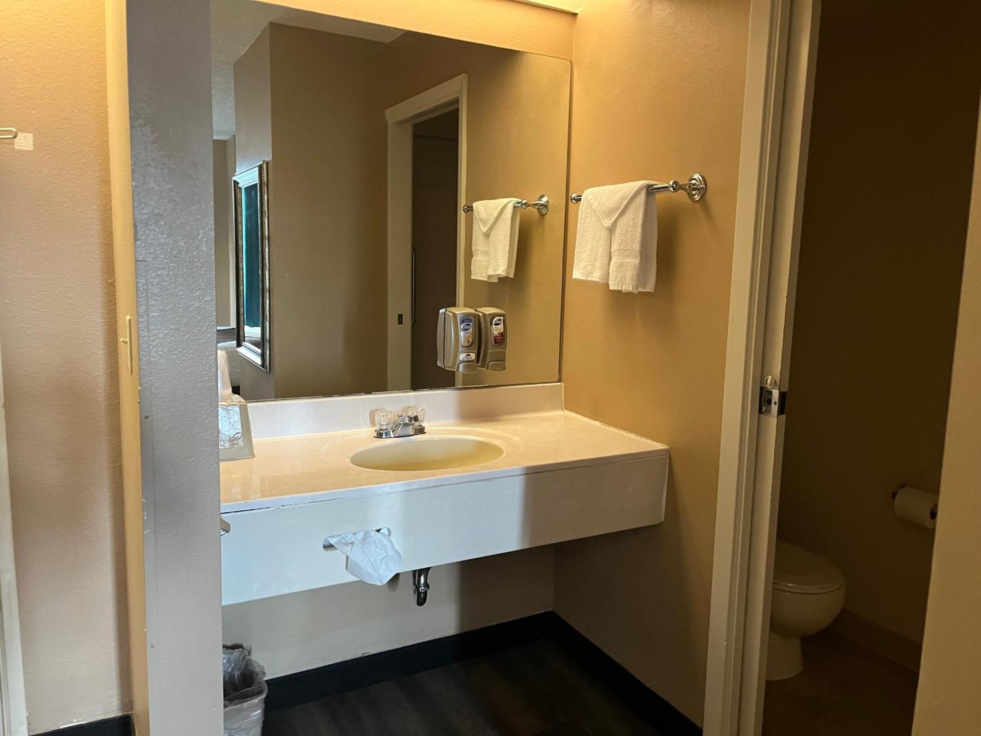 Americas Best Value Inn Kalispell Esterno foto