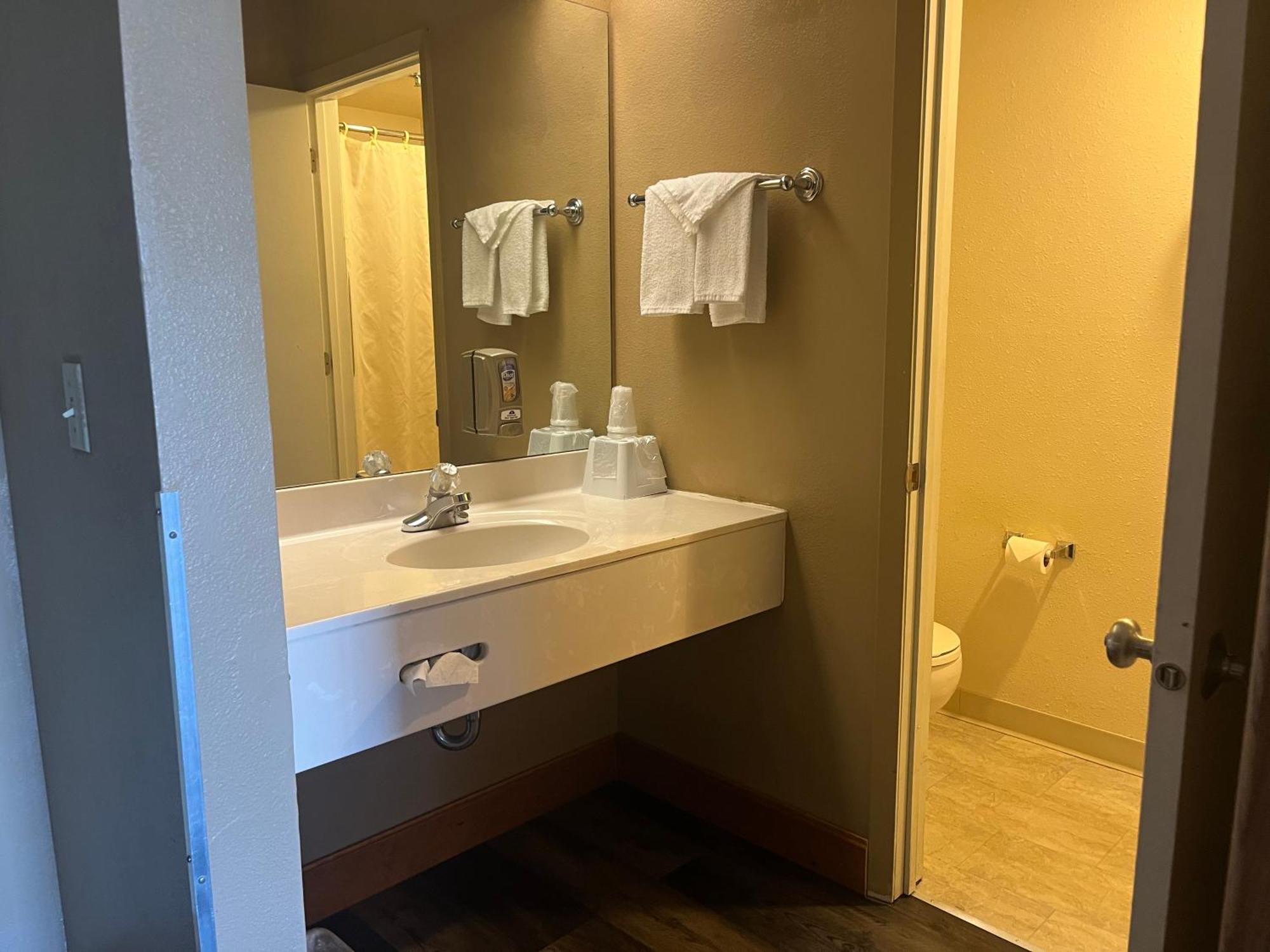 Americas Best Value Inn Kalispell Esterno foto